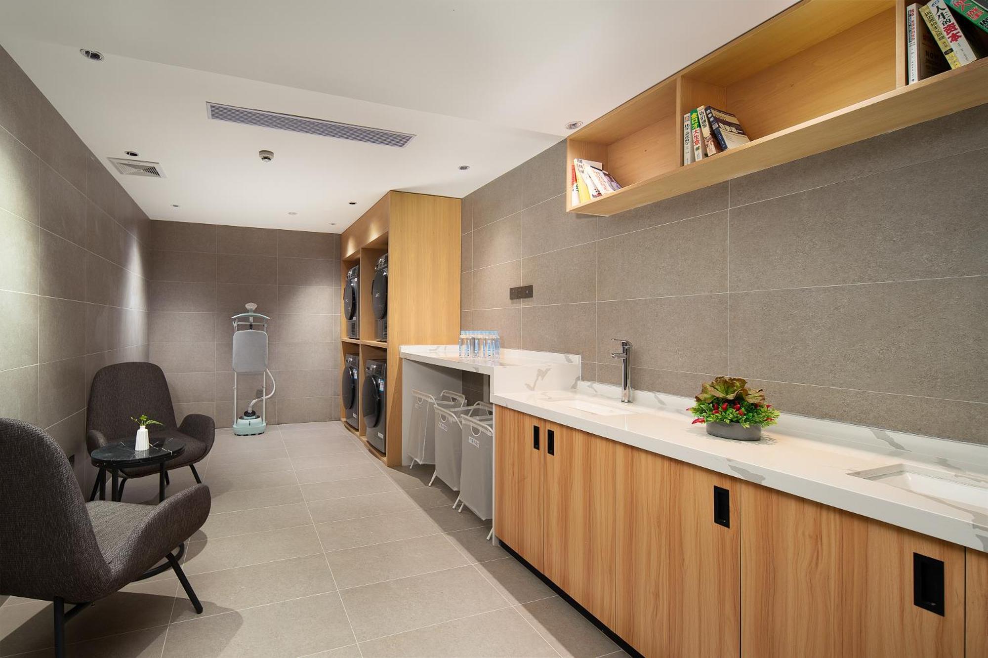 Langham Honor International Hotel Canton Fair Complex Branch - Free Shuttle To Canton Fair Complex During Canton Fair Period & Free Mini Bar Exterior foto