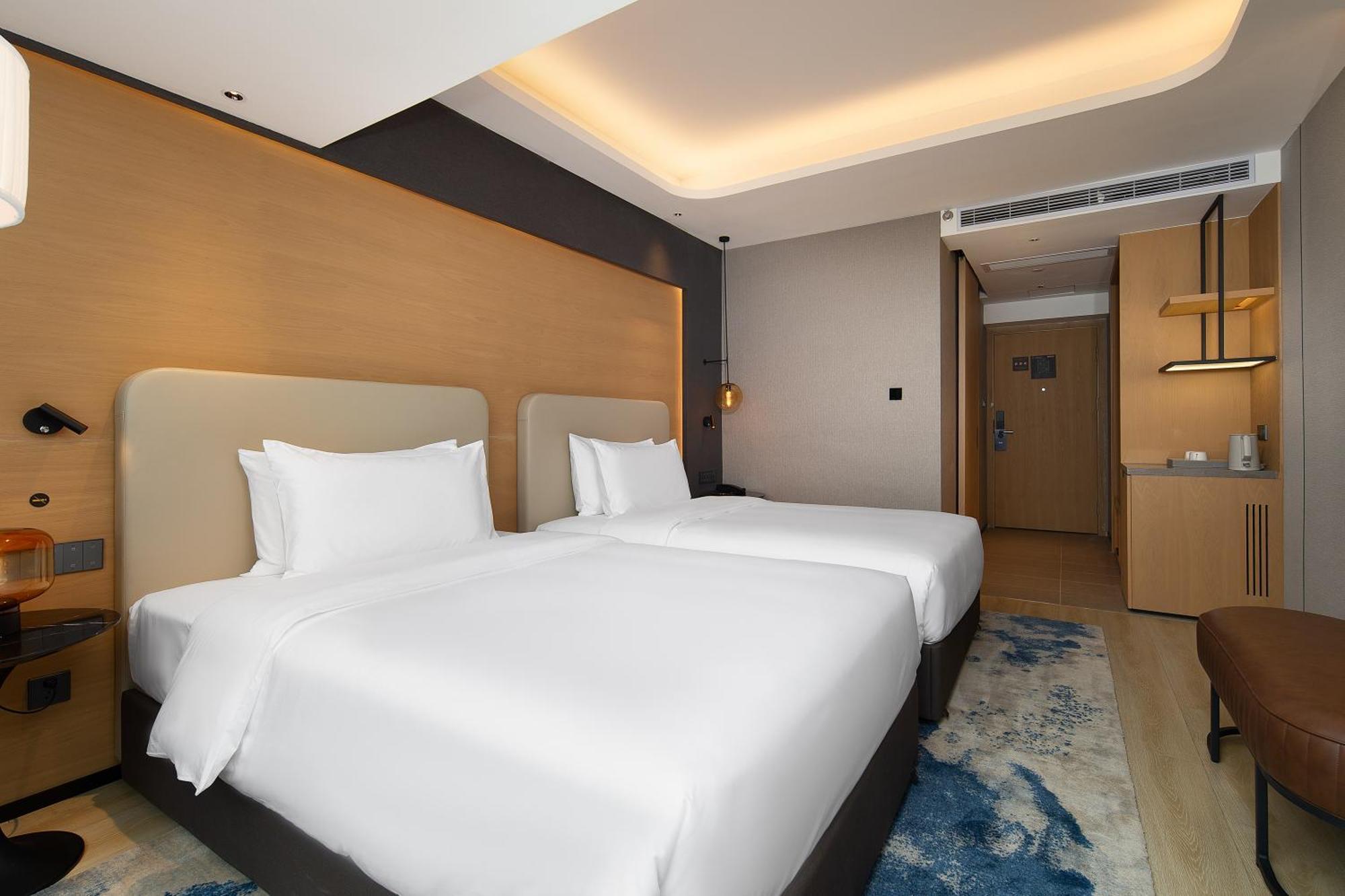 Langham Honor International Hotel Canton Fair Complex Branch - Free Shuttle To Canton Fair Complex During Canton Fair Period & Free Mini Bar Exterior foto